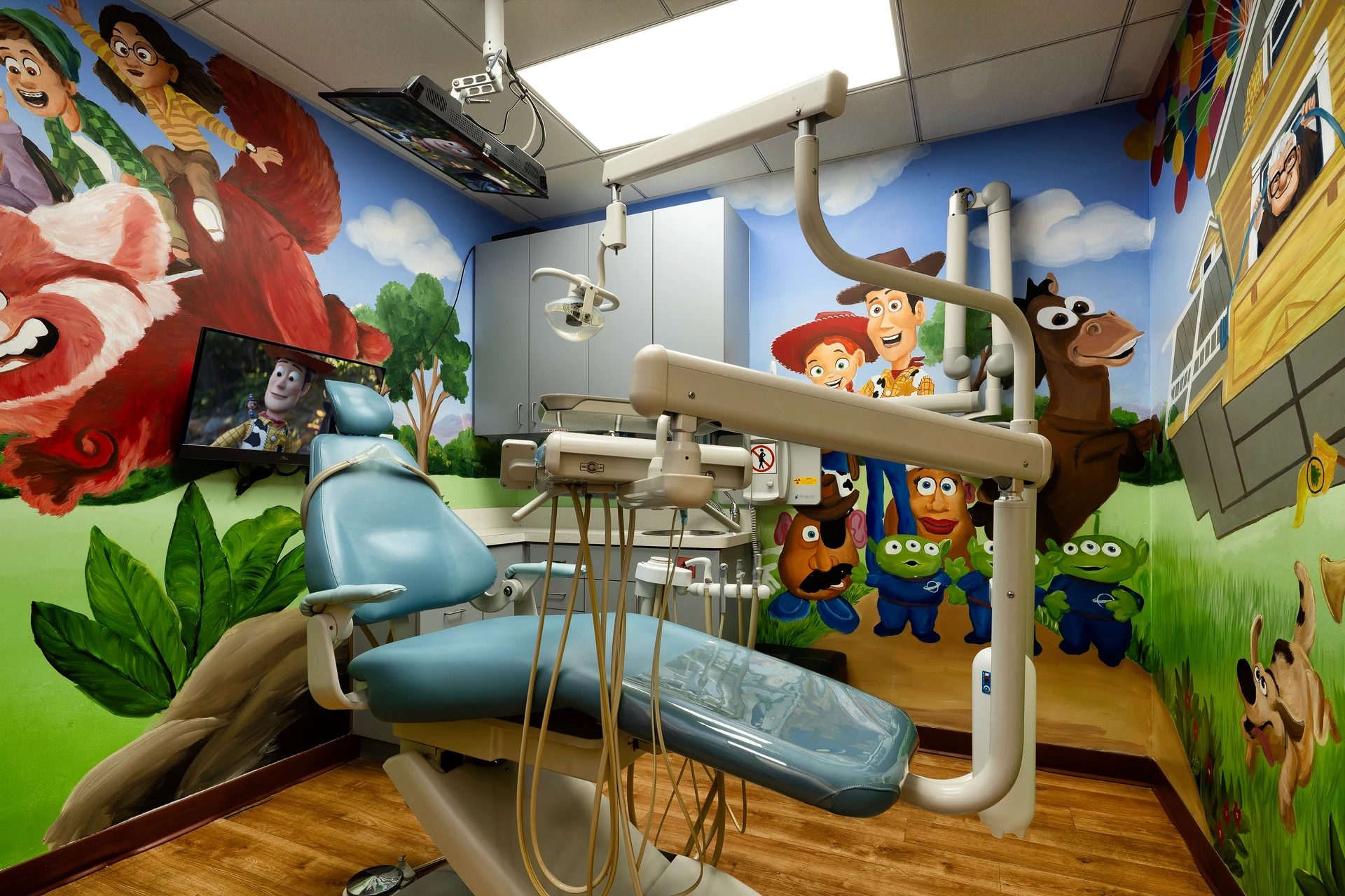 Super Kids Dental Boyle Heights office interior, photo 2