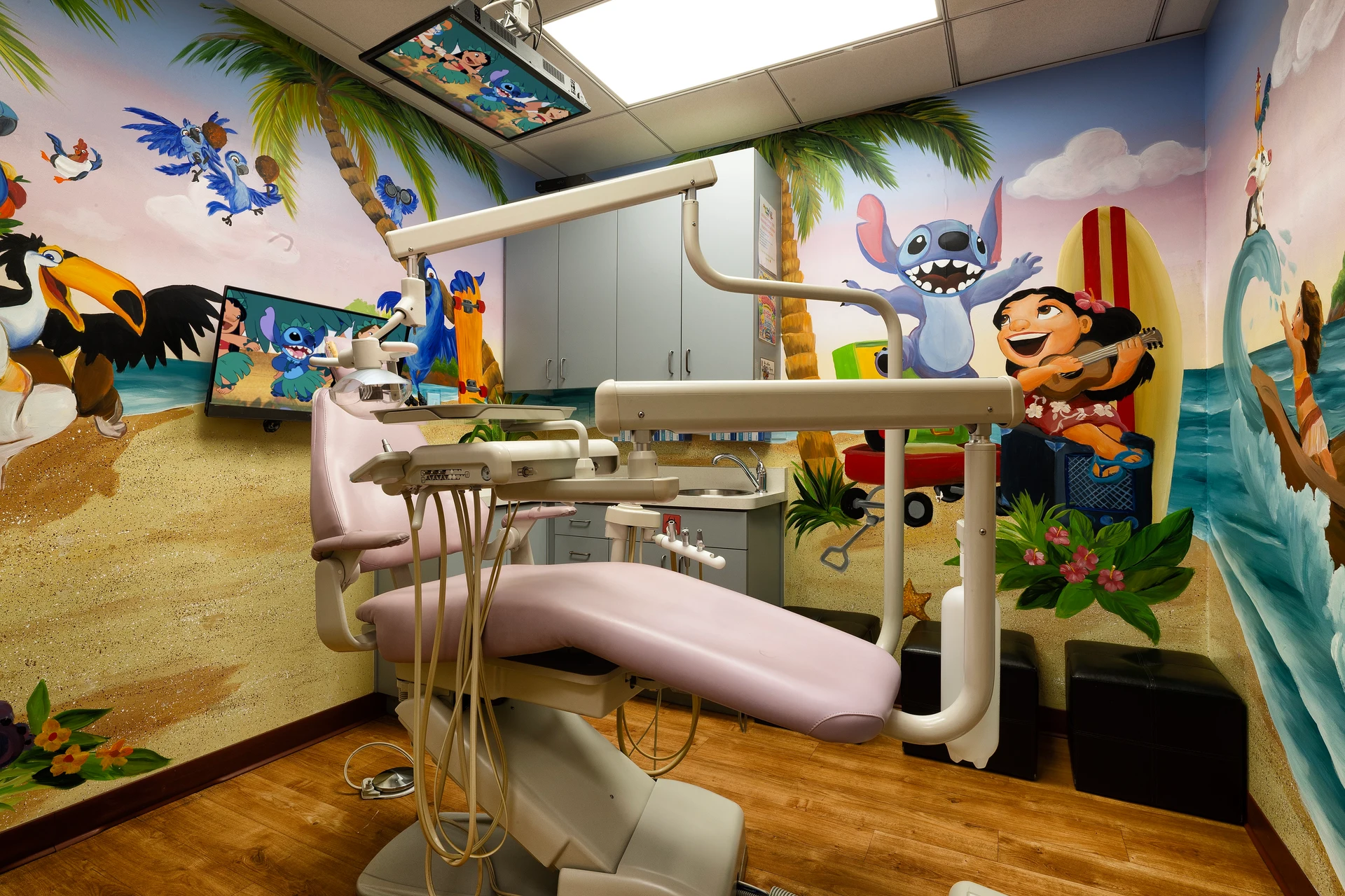Super Kids Dental Boyle Heights office interior, photo 3
