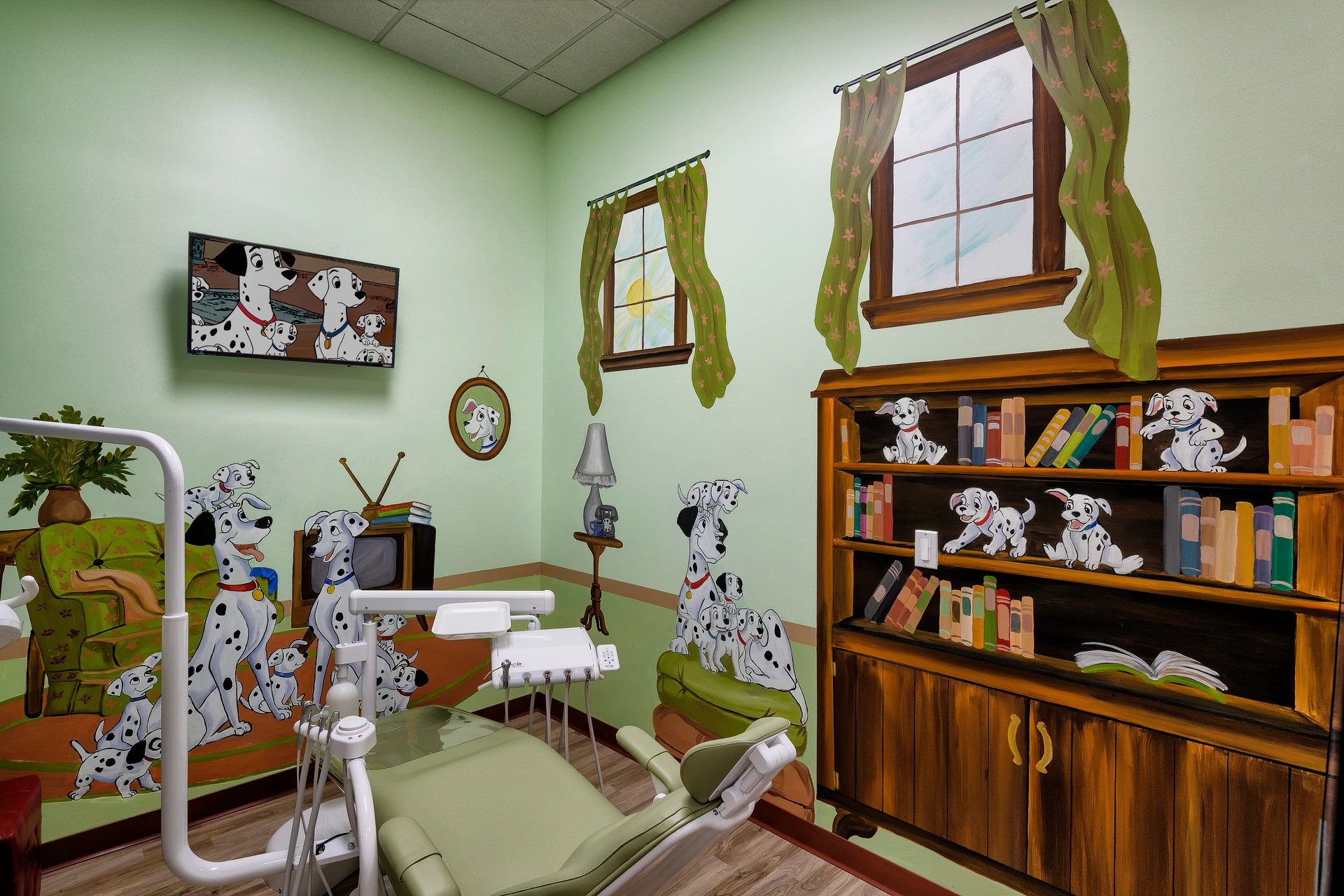 Super Kids Dental El Monte office interior, photo 1