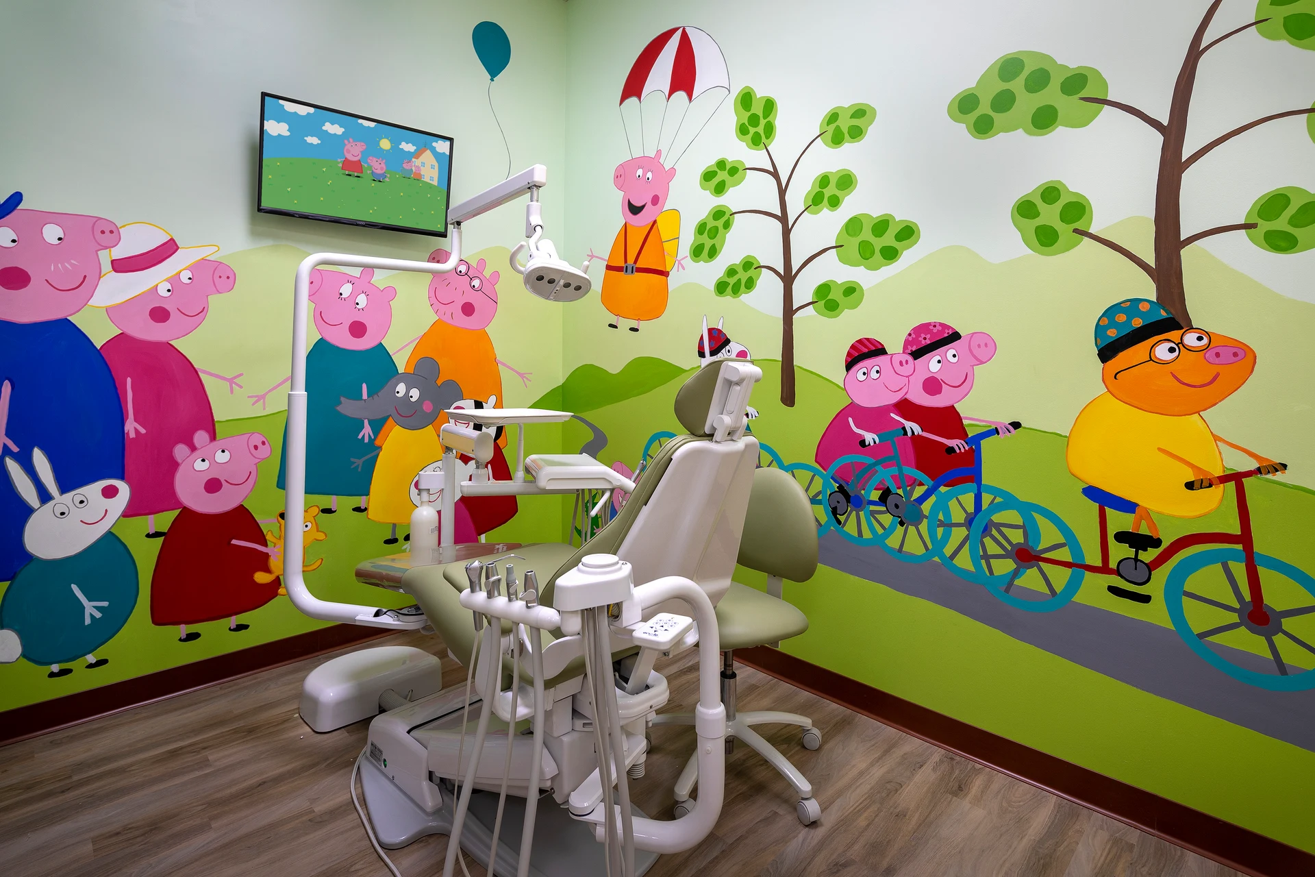 Super Kids Dental themed office space 1